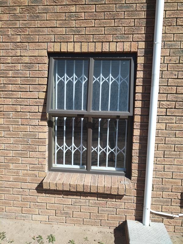 2 Bedroom Property for Sale in Brackenfell Central Western Cape